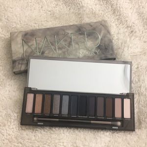 BRAND NEW Urban Decay Naked Smoky Palette